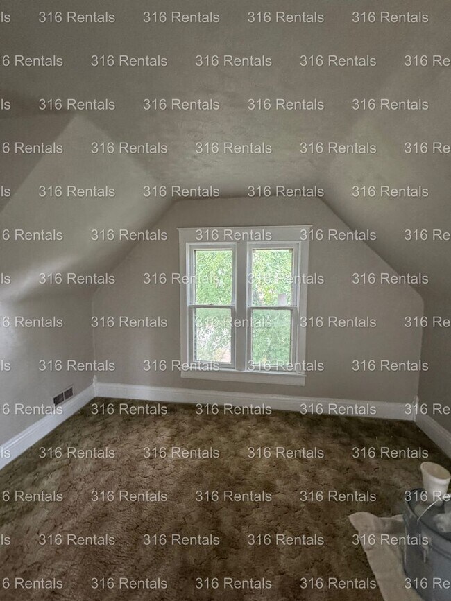Foto del edificio - $1200 - 4 bed 2 bath - Single Family Home
