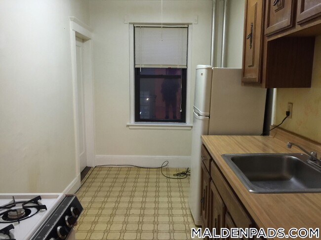 Building Photo - 349 Pleasant St