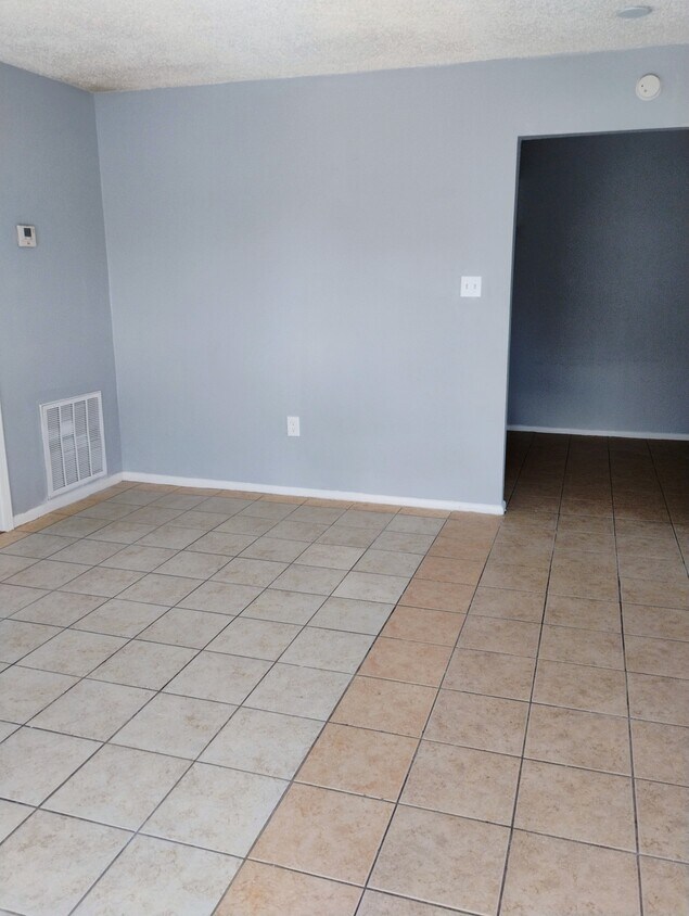 Foto principal - 5275 Kimberlin Ave