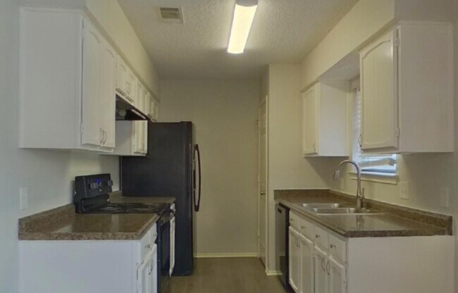 Foto del edificio - MOVE IN READY