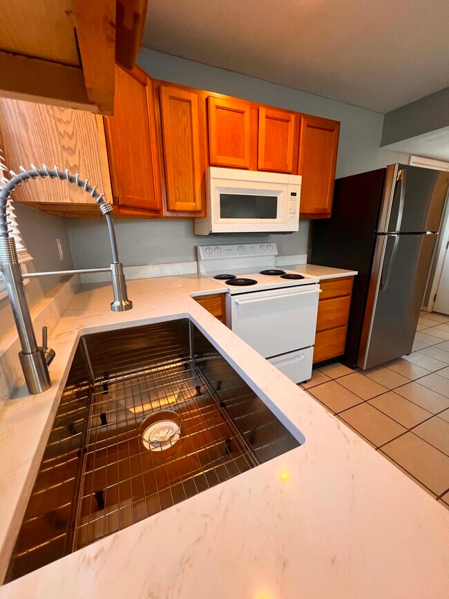 Foto del edificio - 1701A Pleasant St