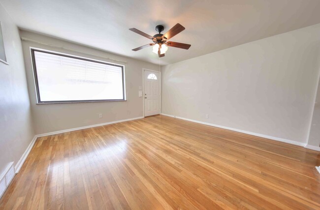Foto del edificio - 5217 S Grand Blvd