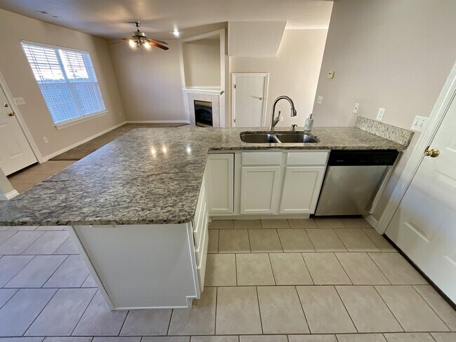 Building Photo - 830 Melmar Dr