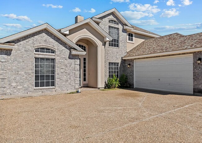 Foto del edificio - Beautiful 4BR / 3.5BA Home with Garage, Patio & Premium Features