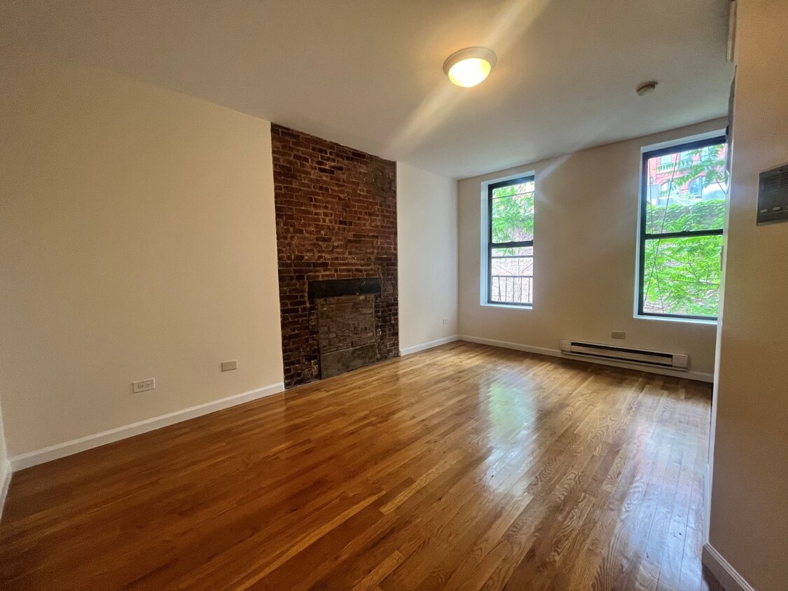 Primary Photo - 281 Mott St