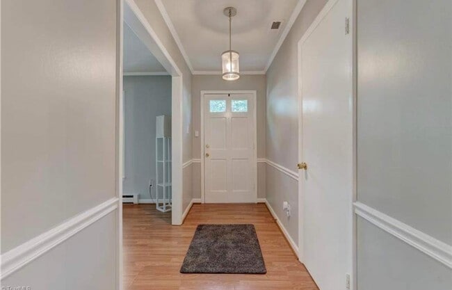 Building Photo - 4711 Chaucer Dr