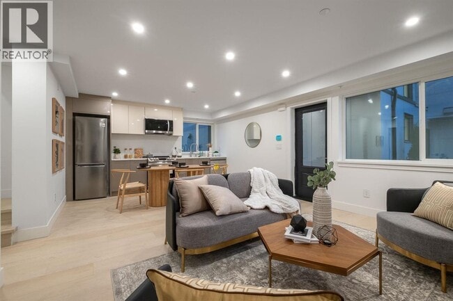 Building Photo - 432 1st St E