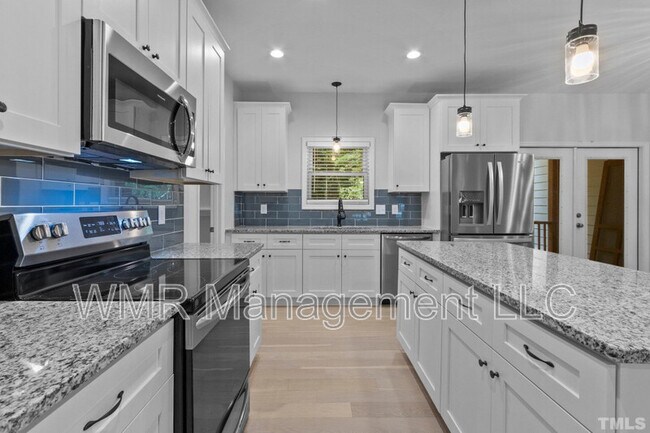 Building Photo - 5819 Hideaway Dr