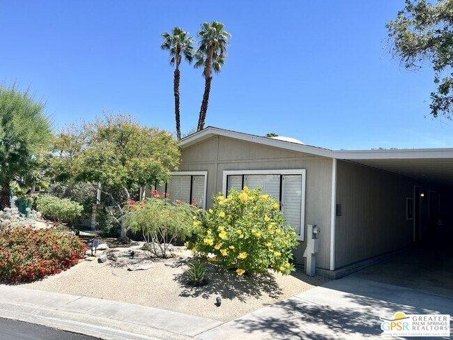 Foto del edificio - 73450 Country Club Dr