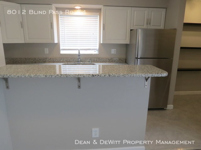Foto del edificio - 8012 Blind Pass Rd