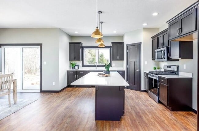 Building Photo - Newly Built 4 bedroom 3 bathroom Twinhome ...
