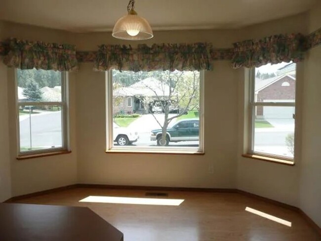 Building Photo - 3 Bed 3 Bath Home in Desirable Latah Creek...