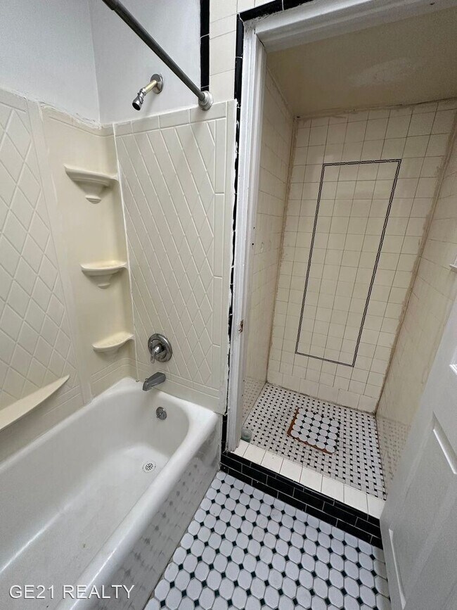 Building Photo - 2 br, 1.5 bath House - 4237 Cottman Ave