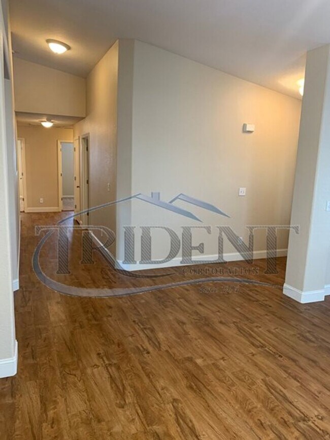 Foto del edificio - 2180 Gold River Dr