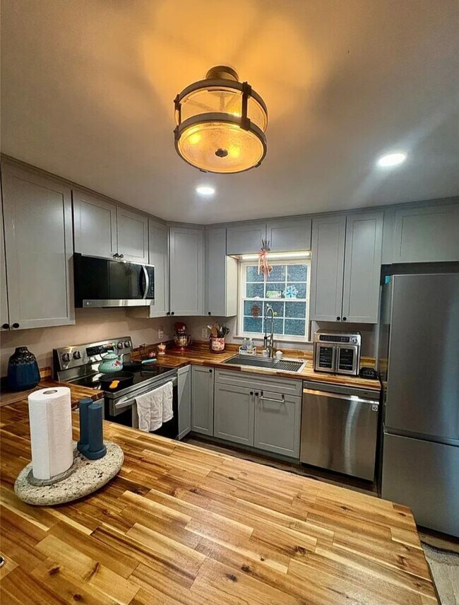 Foto del edificio - 2050 Blowing Rock Blvd