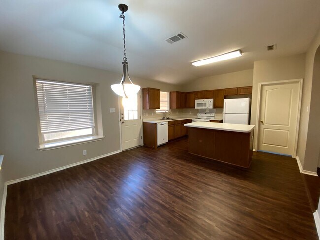 Building Photo - 3/2/2 in Dove Crossing/ Luxury Vinyl Plank...