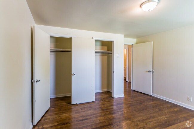 First Bedroom - Roberts Park Apartments