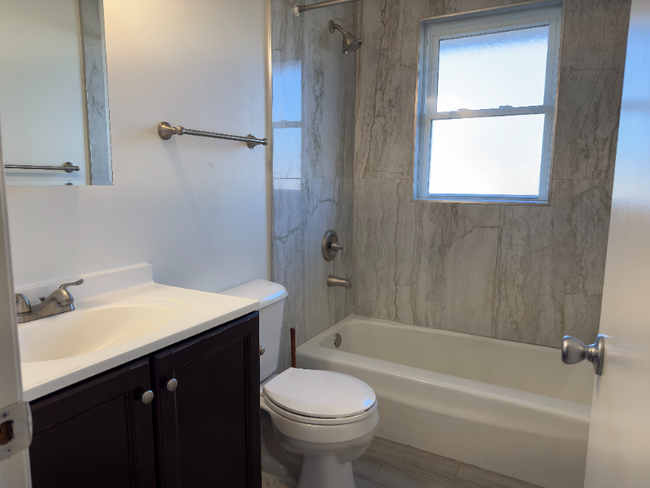 Building Photo - 2409 S 68th St