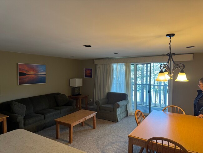 Foto del edificio - 104 Wood Fern Ln