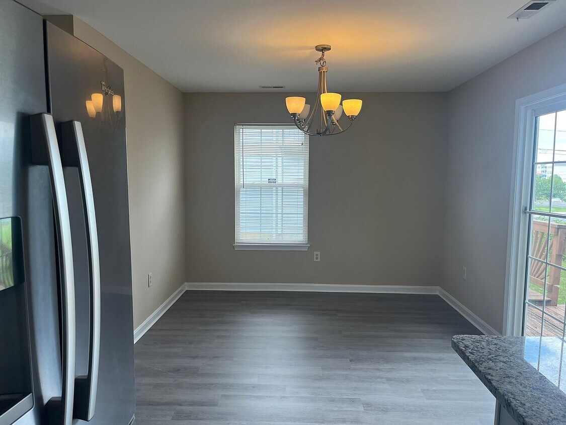 Foto principal - 8929 Dayton Ave