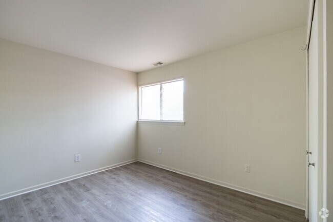 2 habitaciones, 1 baño - 900 pies cuadrados - Dormitorio - Bradford Square