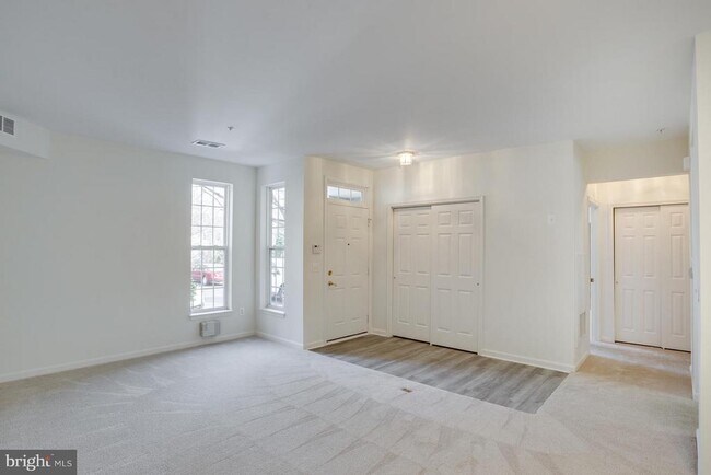 Foto del edificio - 87 Harbour Heights Dr