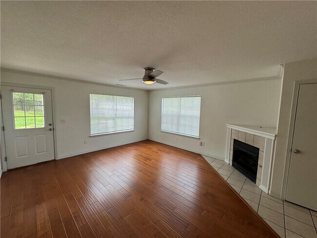 Building Photo - 2901 E Sterling Ct