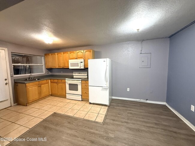 Building Photo - 2127 Smathers Cir N