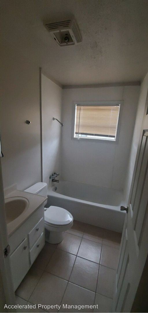 Foto del edificio - 4412 Lynn Ln
