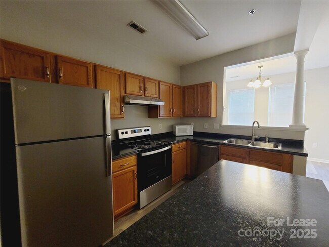 Foto del edificio - 563 E 9th St