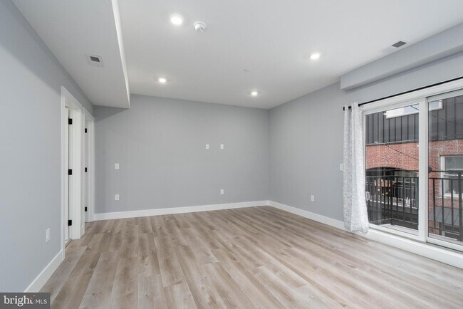 Foto del edificio - 2323 E Cabot St