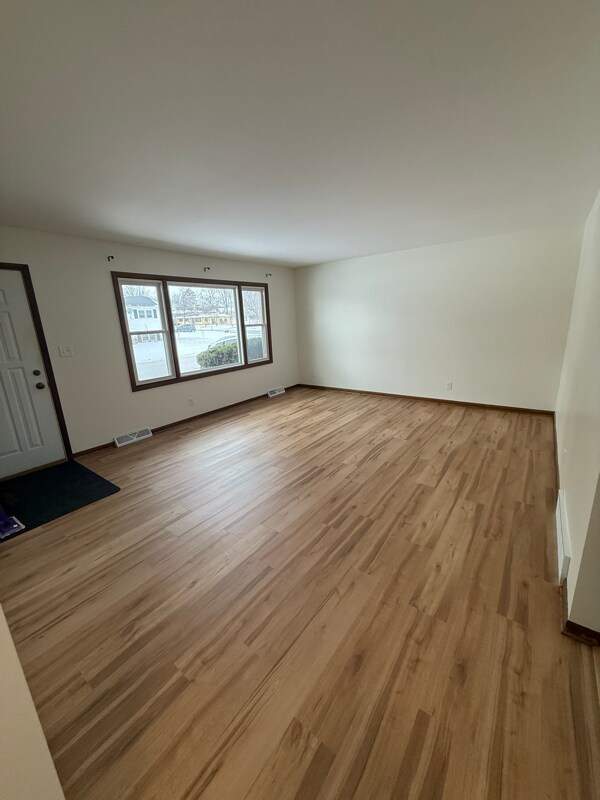 Foto del edificio - 404 Elmwood Dr