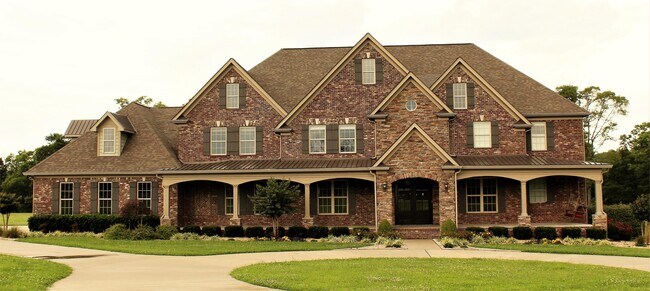 Building Photo - 3220 Baker Ln