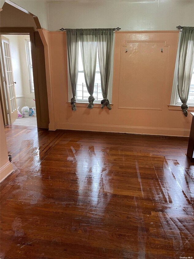 Foto del edificio - 93-08 Woodhaven Blvd