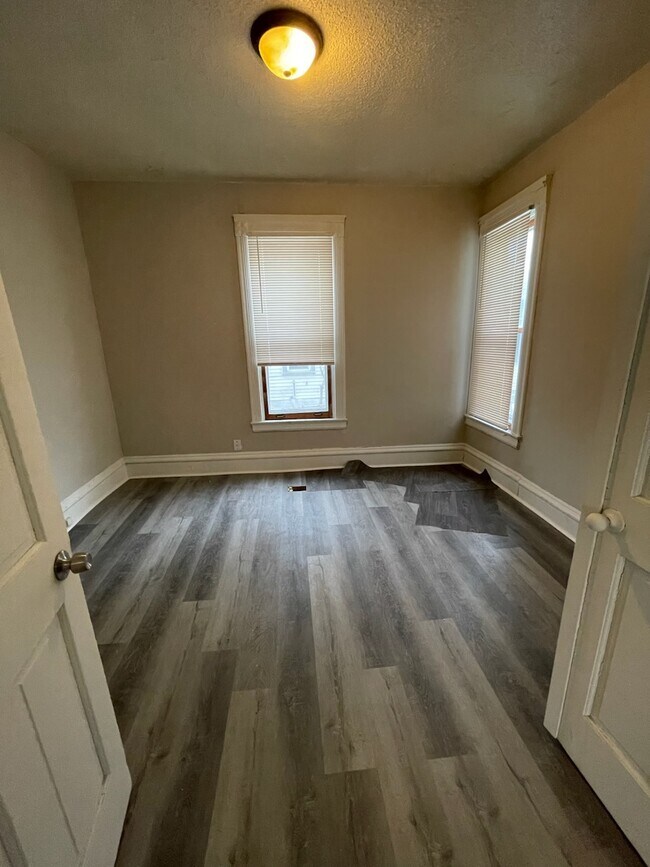 Building Photo - 2923 N Girard Ave