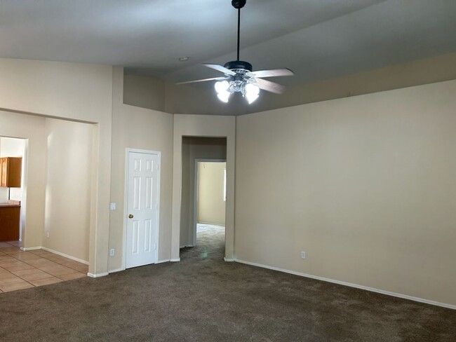 Foto del edificio - Stetson Hills rental