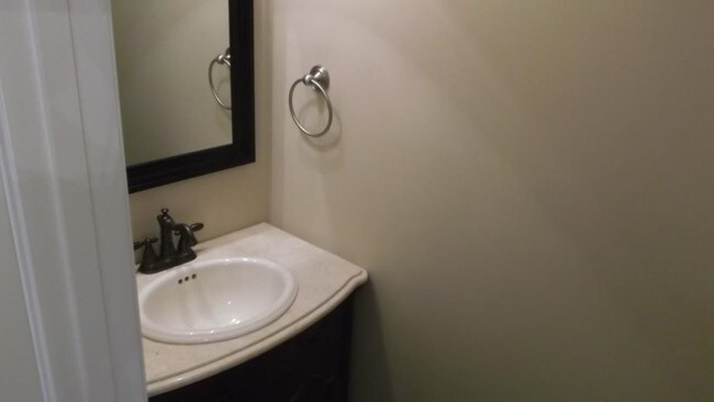 Foto del edificio - 5723 Three Lakes Dr