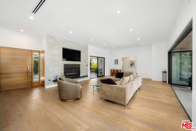 Foto del edificio - 11460 Laurelcrest Rd