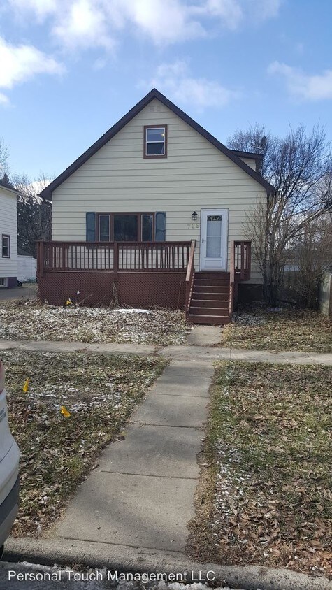 Foto principal - 726 11th Ave N