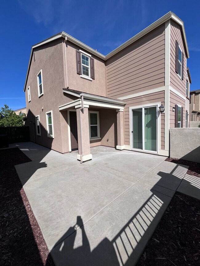 Foto del edificio - BEAUTIFUL HOME IN WEST ROSEVILLE!!