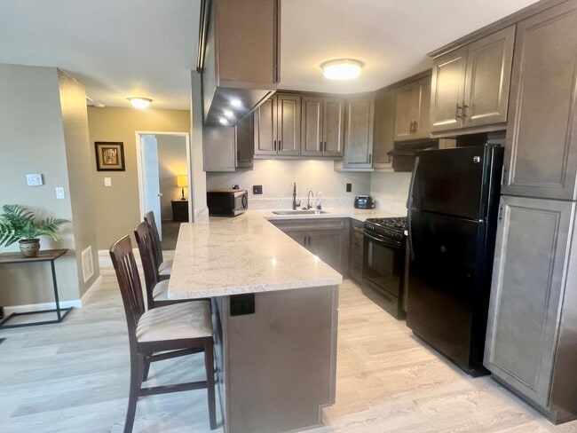 Building Photo - 4644 Larkspur St
