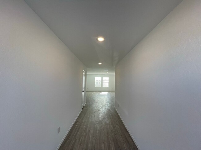 Foto del edificio - Spacious Floorplan- 2 Story Home in The Si...