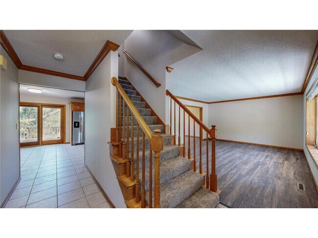 Building Photo - 2103 Folwell Dr SW