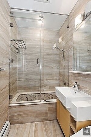 Foto del edificio - 121 KINGSLAND AVENUE