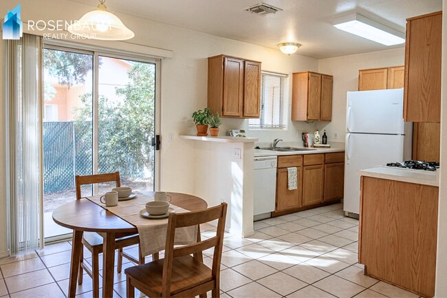 Foto del edificio - Charming 2-bedrooms, 2-baths duplex home in Prescott Valley!
