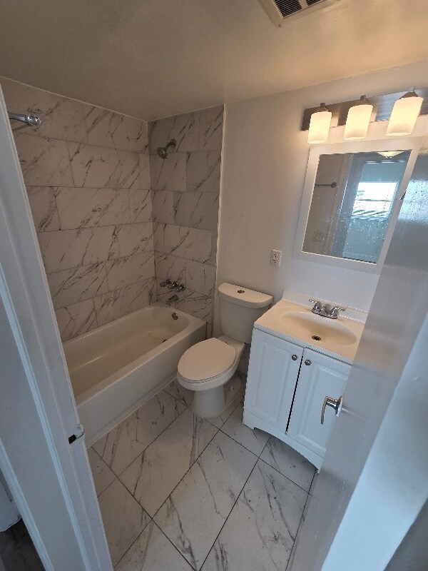 Building Photo - 224 SE 9th Ave