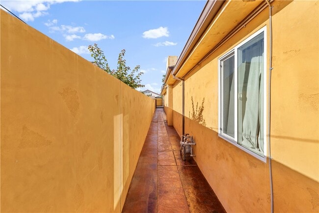 Building Photo - 13249 Kagel Canyon St