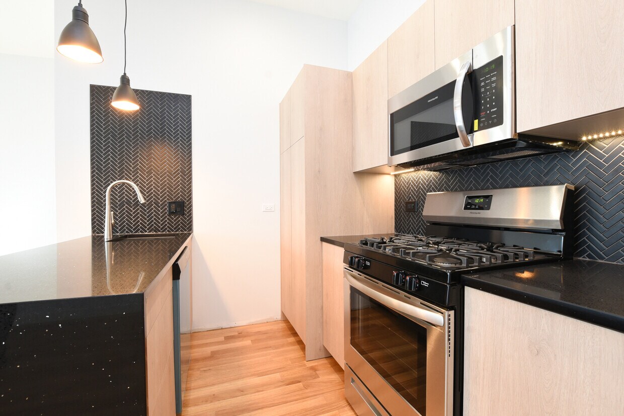 Foto del edificio - 3737 W Armitage Ave
