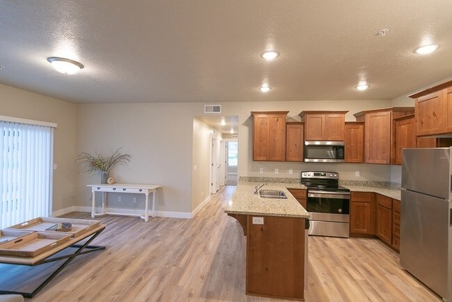 Building Photo - Beautiful New Condo in Springville