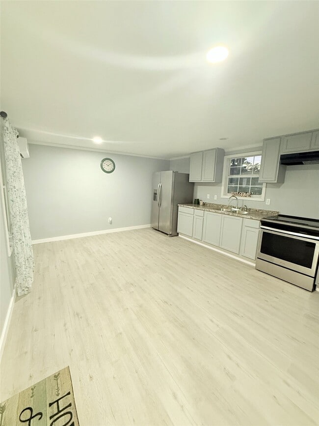 Building Photo - 12090 Canal St